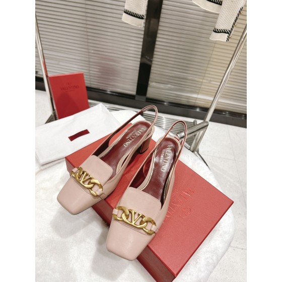 【Valentino】𝟐𝟎𝟐𝟏/𝐒𝐒 𝐧𝐞𝐰  Valentino fabric patent leather lining sheepskin sole cowhide