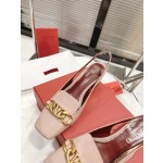 【Valentino】𝟐𝟎𝟐𝟏/𝐒𝐒 𝐧𝐞𝐰  Valentino fabric patent leather lining sheepskin sole cowhide