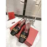 【Valentino】𝟐𝟎𝟐𝟏/𝐒𝐒 𝐧𝐞𝐰  Valentino fabric patent leather lining sheepskin sole cowhide