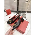 【Valentino】𝟐𝟎𝟐𝟏/𝐒𝐒 𝐧𝐞𝐰  Valentino fabric patent leather lining sheepskin sole cowhide