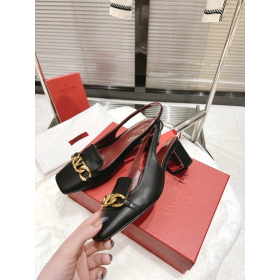 【Valentino】𝟐𝟎𝟐𝟏/𝐒𝐒 𝐧𝐞𝐰  Valentino fabric patent leather lining sheepskin sole cowhide