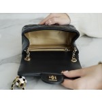 𝗖𝗛𝗔𝗡𝗘𝗟✦𝗖𝗹𝗮𝘀𝘀𝗶𝗰 𝗙𝗹𝗮𝗽 Italy 🇮🇹 "box" original lambskin 🔅 23C new model soccer ⚽ racing square fat