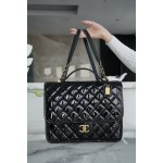 𝗖𝗛𝗔𝗡𝗘𝗟✦ Made of original tire cow patent leather 𝟮𝟮k Premium Handmade Workshop Patent Leather Shoulder Bag