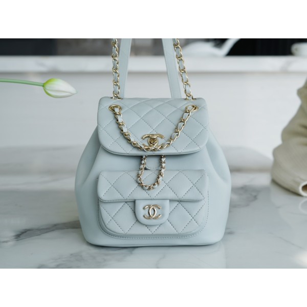 𝗖𝗛𝗔𝗘𝗡𝗟✦Italy 🇮🇹 original lambskin🐑 𝟮𝟮𝗔New 𝐃𝐮𝐦𝐚 shoulder bag sheepskin light blue➿