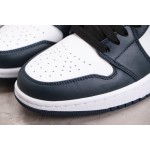 Air Jordan 1 Low marineblauw en wit