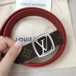 LOUIS VUITTO iconic LV Initiales design