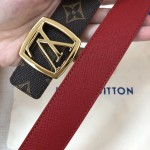 LOUIS VUITTO iconic LV Initiales design