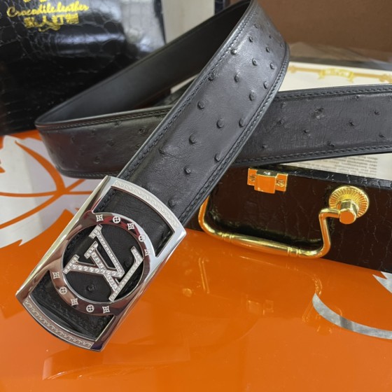 LOUIS VUITTO chooses real ostrich skin. 🐦 Full feather nails. Hemming process without splicing