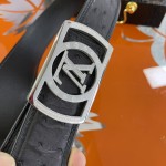 LOUIS VUITTO chooses real ostrich skin. 🐦 Full feather nails. Hemming process without splicing