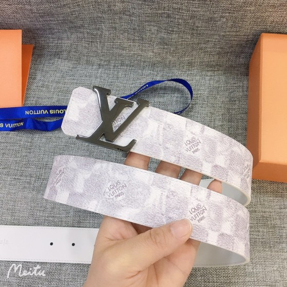 LOUIS VUITTO reversible belt in Monogram canvas and leather