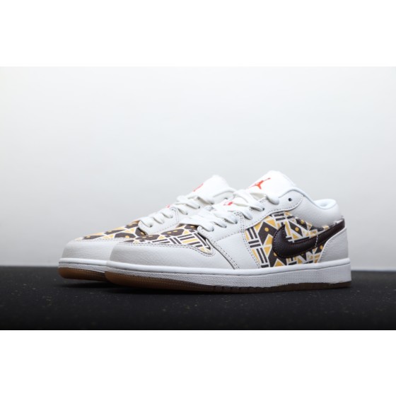 Air Jordan 1 Low beige en zwarte totem
