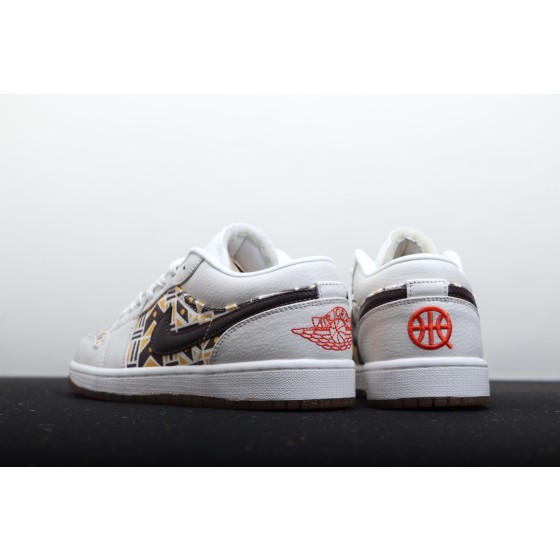 Air Jordan 1 Low beige en zwarte totem