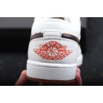 Air Jordan 1 Low beige en zwarte totem