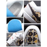 Air Jordan 1 Low beige en zwarte totem