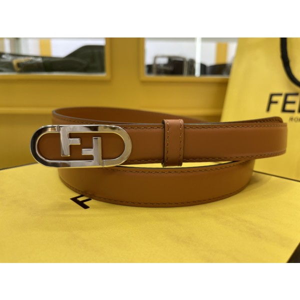 FENDI new 🌿 narrow belt with loops