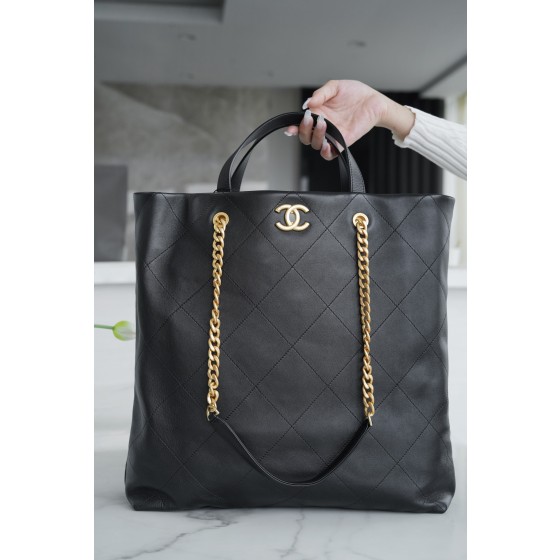 𝗖𝗛𝗔𝗘𝗡𝗟✦ 𝟐𝟐𝐬𝐬 latest 𝗠𝗮𝘅𝗶 shopping bag 🛍️ genuine leather black