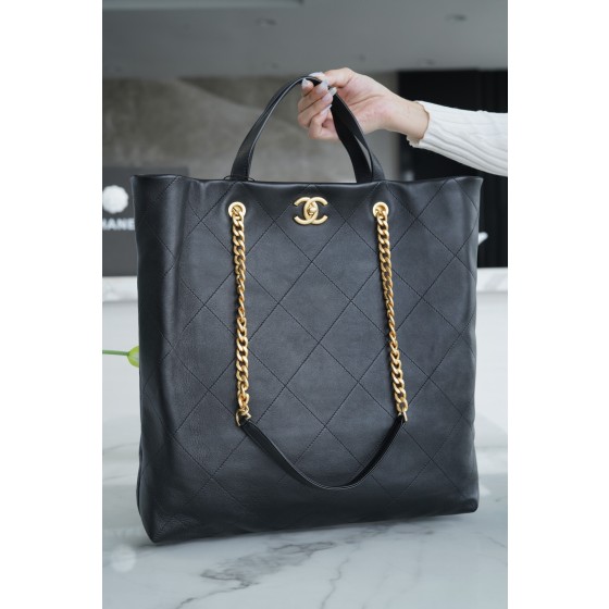𝗖𝗛𝗔𝗘𝗡𝗟✦ 𝟐𝟐𝐬𝐬 latest 𝗠𝗮𝘅𝗶 shopping bag 🛍️ genuine leather black
