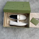Gucci Super classic leather shoes mixed sheepskin leather leather sole horsebit buckle single shoes white