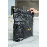 𝗖𝗛𝗔𝗘𝗡𝗟✦𝟐𝟐𝗣Spring/Summer New 𝟐𝟐Handbag Genuine Tail Leather Medium Black Gold