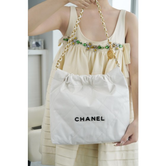 𝗖𝗛𝗔𝗘𝗡𝗟✦𝟐𝟐𝗣Spring/Summer New 𝟐𝟐Handbag Genuine tail leather white and black small