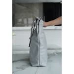 𝗖𝗛𝗔𝗘𝗡𝗟✦𝟐𝟐𝗣Spring/Summer New 𝟐𝟐Handbag Gray Silver Buckle Small 🐘