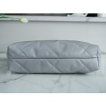 𝗖𝗛𝗔𝗘𝗡𝗟✦𝟐𝟐𝗣Spring/Summer New 𝟐𝟐Handbag Gray Silver Buckle Small 🐘