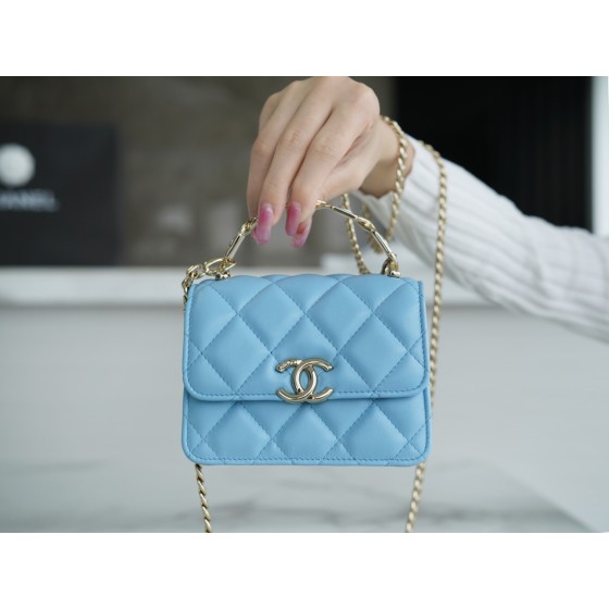 𝗖𝗛𝗔𝗘𝗡𝗟✦ 𝟮𝟮𝐒 Enamel Handle Chain Bag Blue