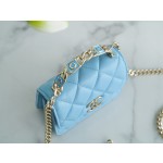 𝗖𝗛𝗔𝗘𝗡𝗟✦ 𝟮𝟮𝐒 Enamel Handle Chain Bag Blue