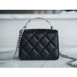 𝗖𝗛𝗔𝗘𝗡𝗟✦ 𝟮𝟮𝐒 Enamel Handle Chain Bag black