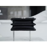 𝗖𝗛𝗔𝗘𝗡𝗟✦ 𝟮𝟮𝐒 Enamel Handle Chain Bag black