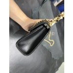 𝗖𝗛𝗔𝗘𝗡𝗟✦ 𝟮𝟮𝐒 Enamel Handle Chain Bag black