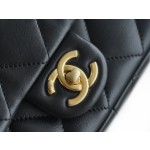 𝗖𝗛𝗔𝗘𝗡𝗟✦ 𝟮𝟮𝘀 thick chain cf underarm bag 𝒎𝒊𝒏𝒊