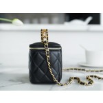 𝗖𝗛𝗔𝗘𝗡𝗟✦ 𝟐𝟐𝗦Spring/Summer Hollow Handle Long Box Black