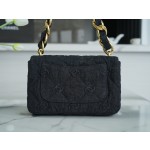 𝗖𝗛𝗔𝗘𝗡𝗟✦ 𝟮𝟮𝐒 Denim Underarm Bag