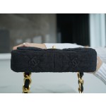 𝗖𝗛𝗔𝗘𝗡𝗟✦ 𝟮𝟮𝐒 Denim Underarm Bag