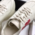 Gucci   老爹鞋 这一系列加入了很多动植物元素 原版材质
