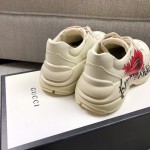 Gucci   老爹鞋 这一系列加入了很多动植物元素 原版材质