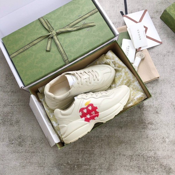 Gucci Pops This collection has a lot of flora and fauna in the original material Red Apple