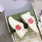 Gucci Pops This collection has a lot of flora and fauna in the original material Red Apple