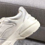 Gucci Pops This collection has a lot of flora and fauna elements Original material