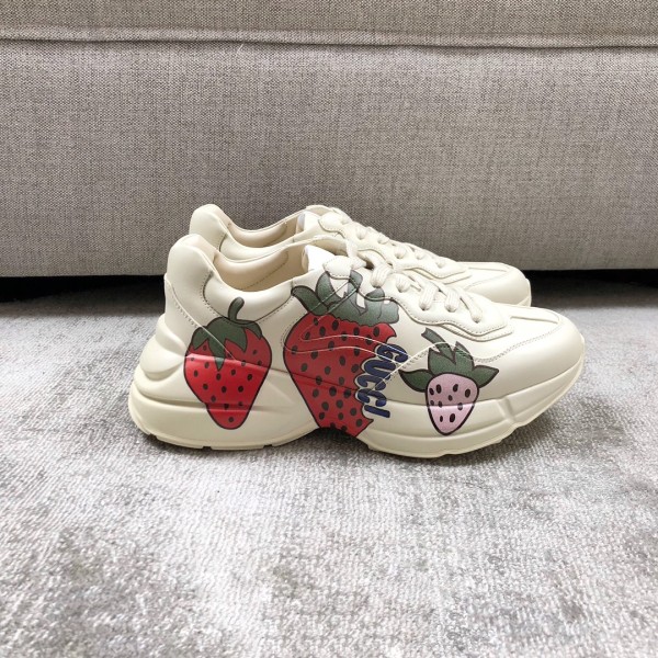 Gucci Pops This collection has a lot of flora and fauna elements Original material