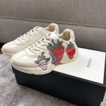 Gucci Pops This collection has a lot of flora and fauna elements Original material