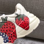 Gucci Pops This collection has a lot of flora and fauna elements Original material