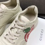 Gucci Pops This collection has a lot of flora and fauna elements Original material