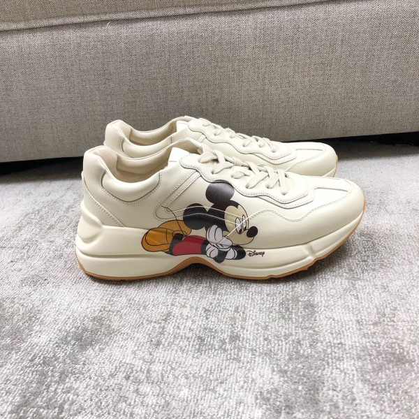 Gucci Pops This collection has a lot of flora and fauna elements Original material