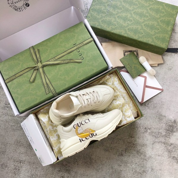 Gucci Pops This collection has a lot of flora and fauna elements Original material