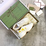 Gucci Pops This collection has a lot of flora and fauna elements Original material