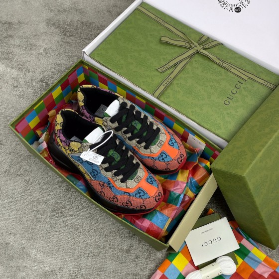 Gucci Pops This collection has a lot of flora and fauna elements Original material