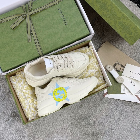 Gucci Pops This collection has a lot of flora and fauna elements Original material