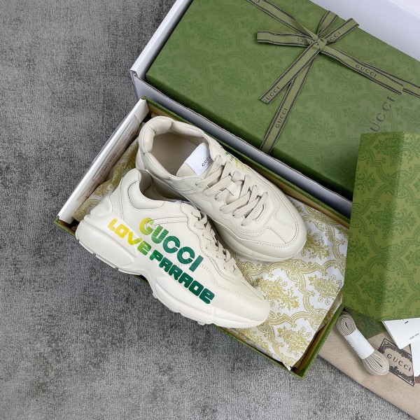 Gucci Pops This collection has a lot of flora and fauna elements Original material